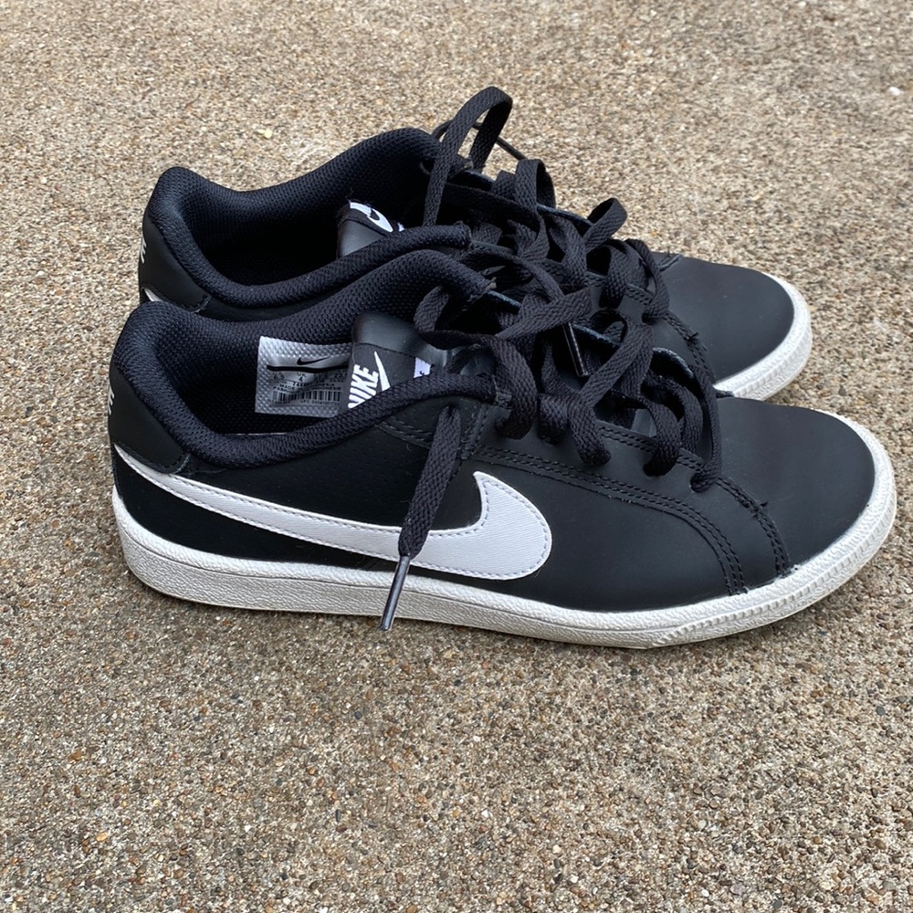 Nike Court Royale 2